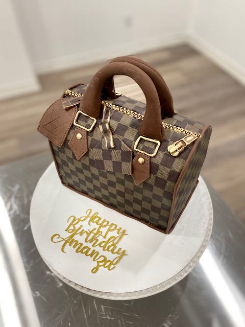 Louis Vuitton with Square Pattern Cake & Flat LV Logo – Pao's cakes