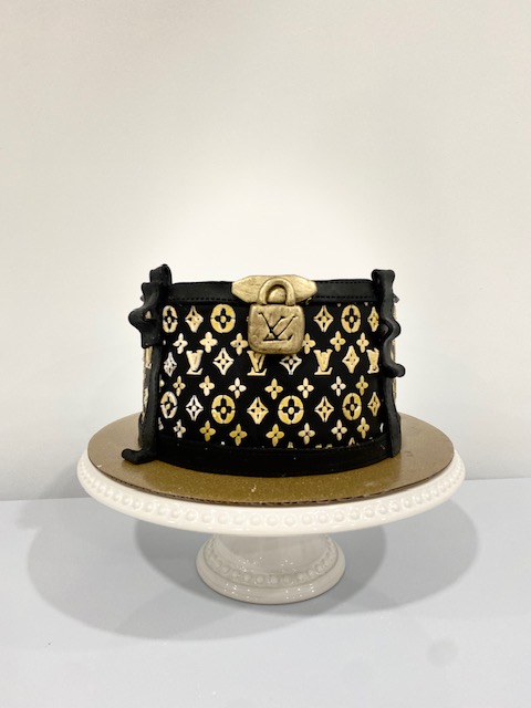 Louis Vuitton with Square Pattern Cake & Flat LV Logo – Pao's cakes