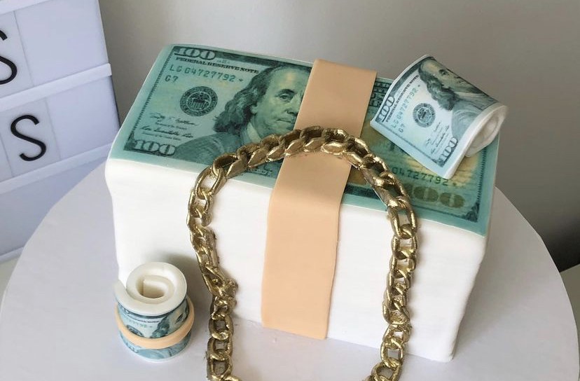 Check out this dollar case cake (photo)