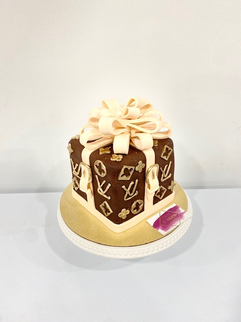 Louis Vuitton Round Cake Bow Set cupcakes – Pao's cakes
